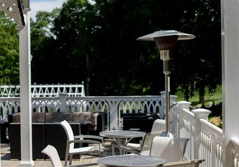 Retkeilymaja Inn At Taughannock Falls