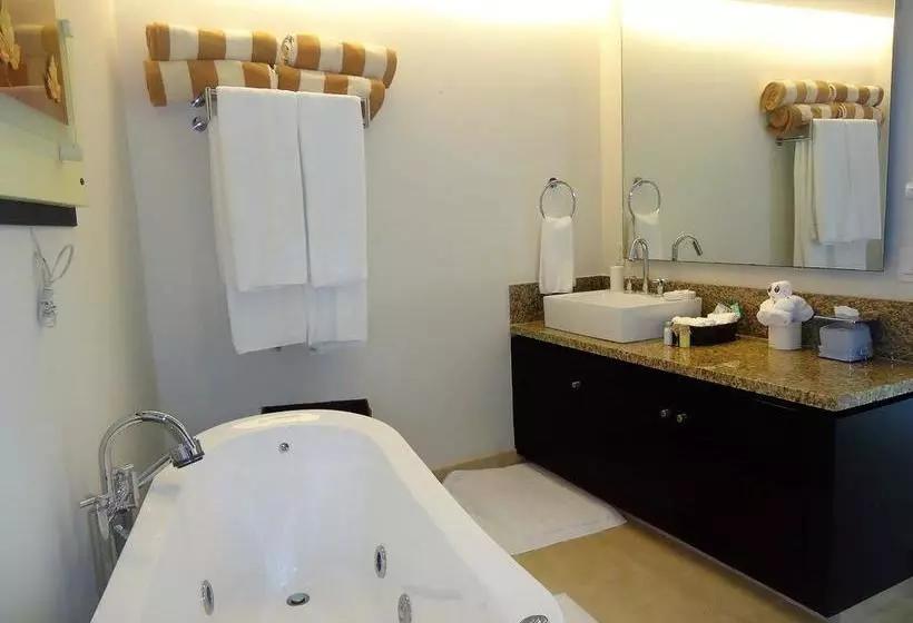 Tu Mirada Al Mar Beachfront Tower & Spa