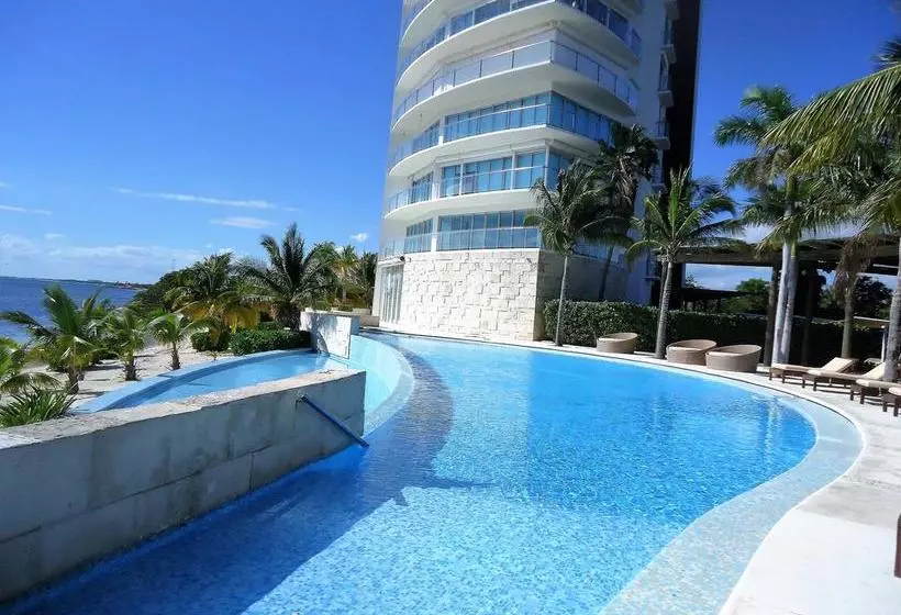 Tu Mirada Al Mar Beachfront Tower & Spa
