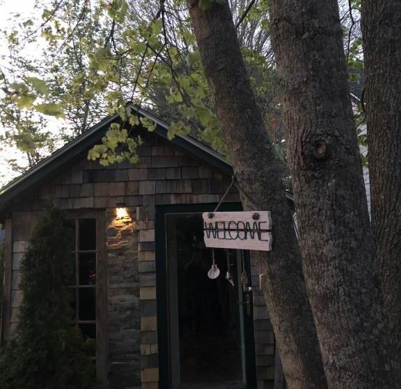 ユースホステル Seafarer Inn And Cottages