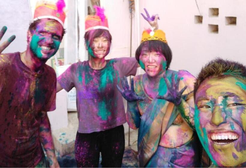 پانسیون Goldy Guest House