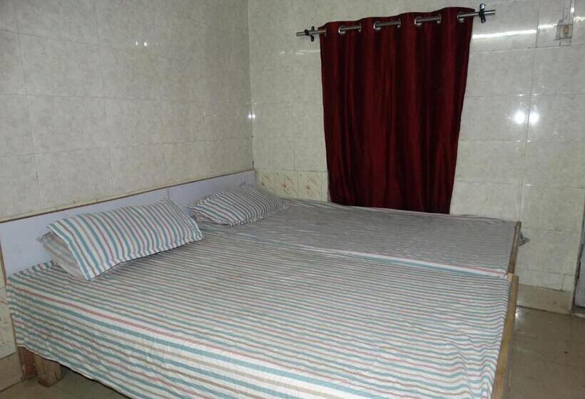 پانسیون Goldy Guest House