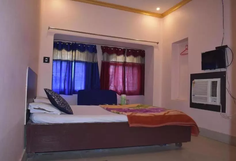 Retkeilymaja Nataraj Hotel And Boarding