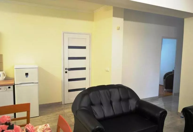 پانسیون Henrietta   Violetta Apartman