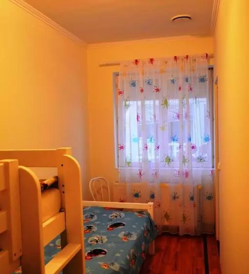 پانسیون Henrietta   Violetta Apartman