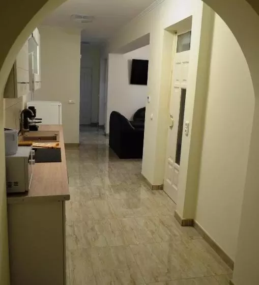 پانسیون Henrietta   Violetta Apartman