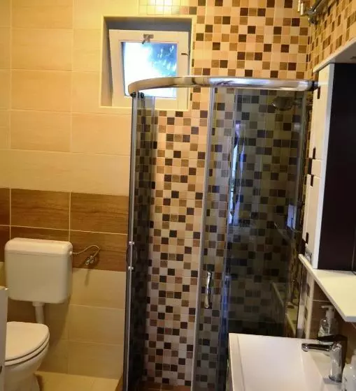 پانسیون Henrietta   Violetta Apartman