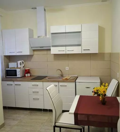 پانسیون Henrietta   Violetta Apartman