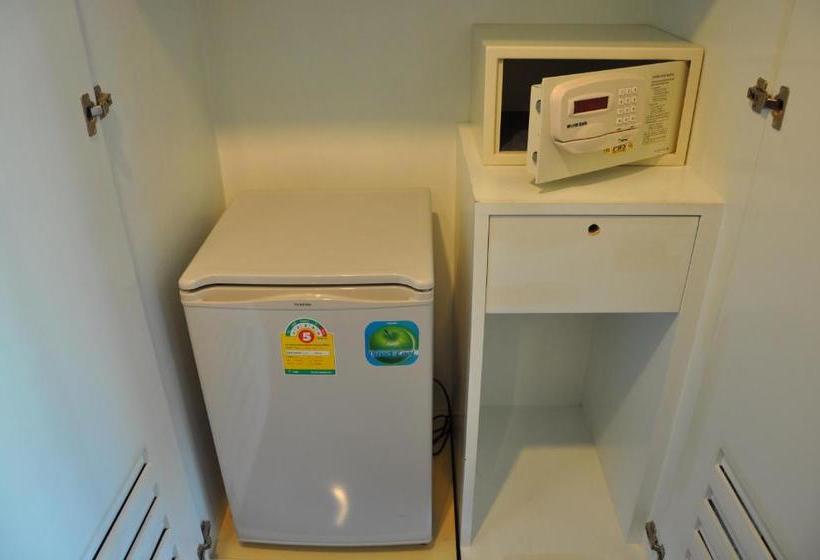 فندق صغير Karon Bay Inn