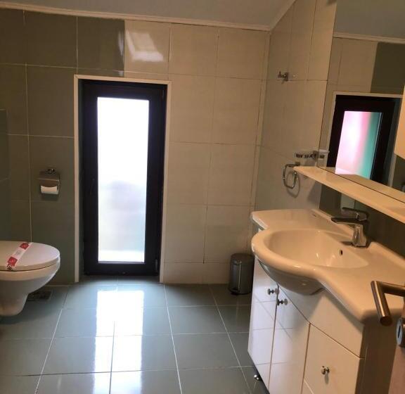 膳宿费 Pietrele Lui Solomon