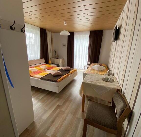 הוסטל Gasthaus Zum Stadtwald