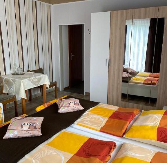 הוסטל Gasthaus Zum Stadtwald