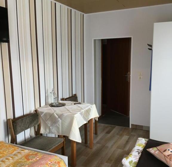 הוסטל Gasthaus Zum Stadtwald