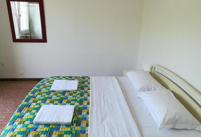 בית מלון כפרי Venice Garden House