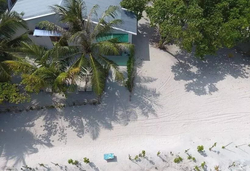 پانسیون Ithaa Beach Maldives