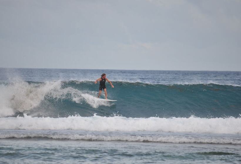 پانسیون Ithaa Beach Maldives