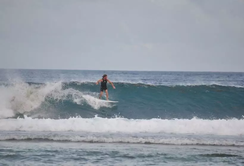 پانسیون Ithaa Beach Maldives