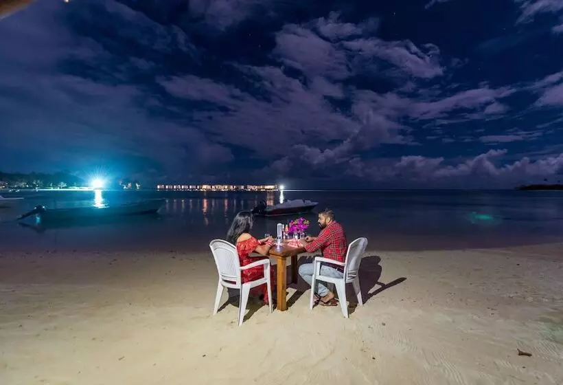 پانسیون Ithaa Beach Maldives