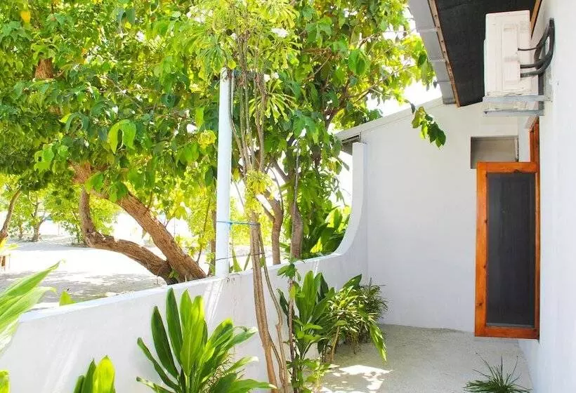 پانسیون Ithaa Beach Maldives