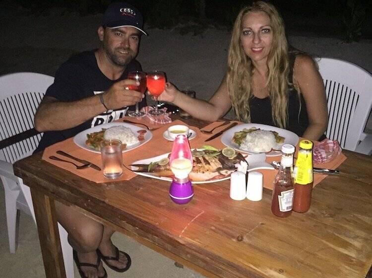 پانسیون Ithaa Beach Maldives