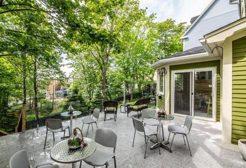 پانسیون The Elizabeth Manor Guesthouse