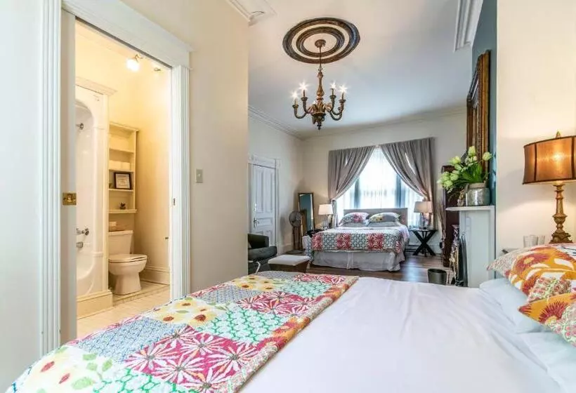 ペンション The Elizabeth Manor Guesthouse