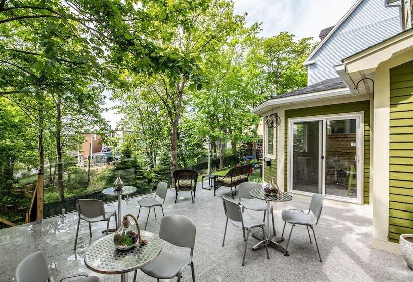 پانسیون The Elizabeth Manor Guesthouse