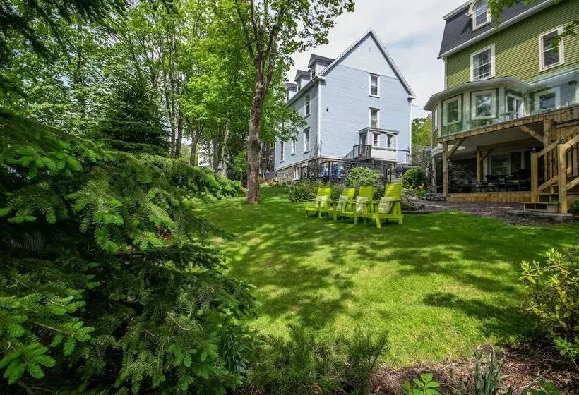 ペンション The Elizabeth Manor Guesthouse