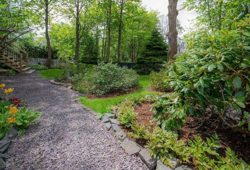 پانسیون The Elizabeth Manor Guesthouse