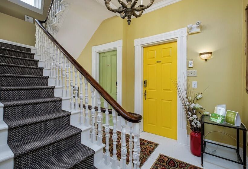 پانسیون The Elizabeth Manor Guesthouse