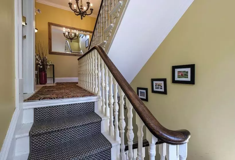 ペンション The Elizabeth Manor Guesthouse