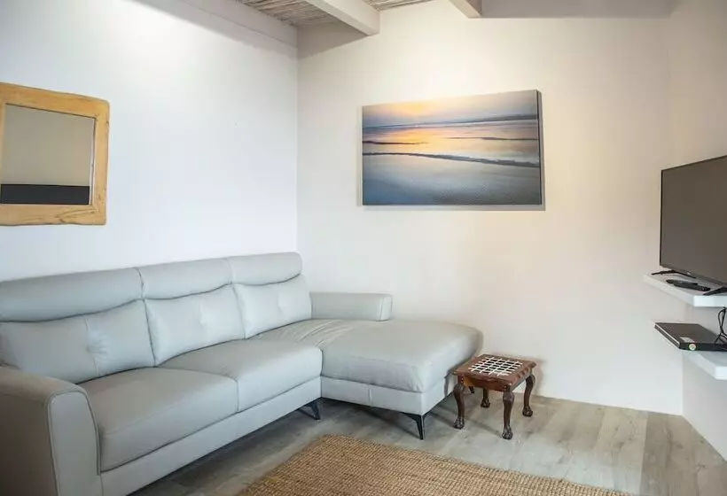 Majatalo Villa Marine Guest House