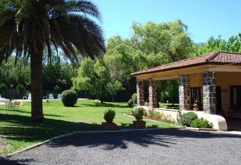 فندق صغير Las Acacias   Posada De Campo