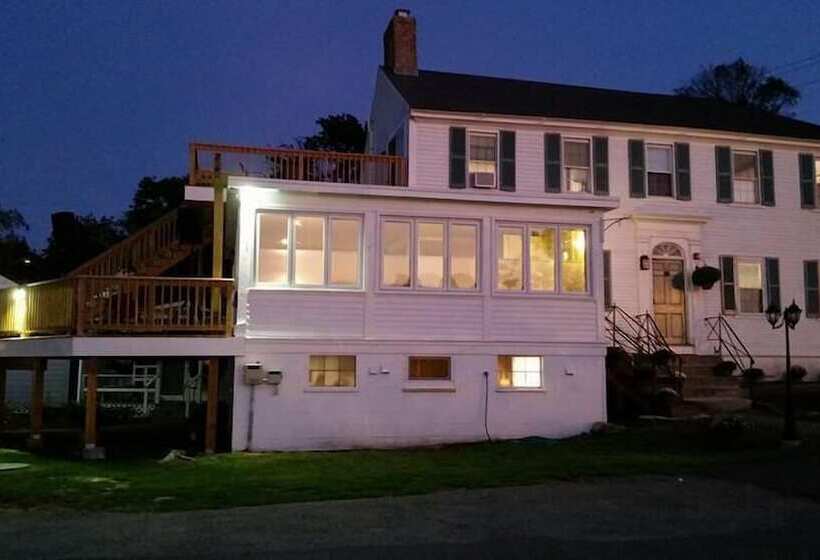 Общежитие Shea's Riverside Inn & Motel