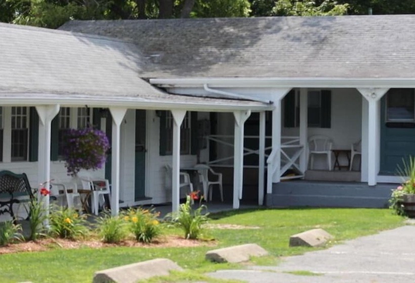 Общежитие Shea's Riverside Inn & Motel