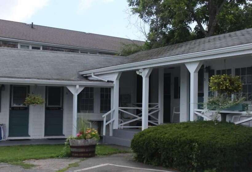 Общежитие Shea's Riverside Inn & Motel