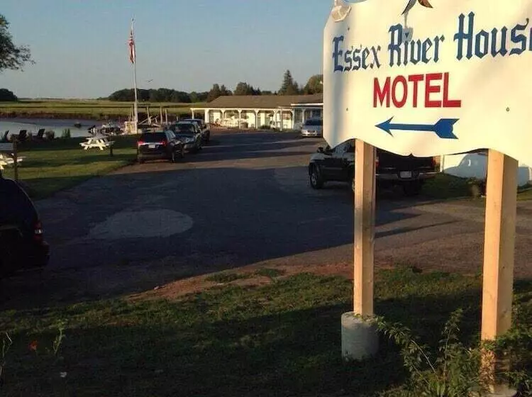 Retkeilymaja Shea's Riverside Inn & Motel