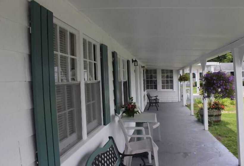 Общежитие Shea's Riverside Inn & Motel