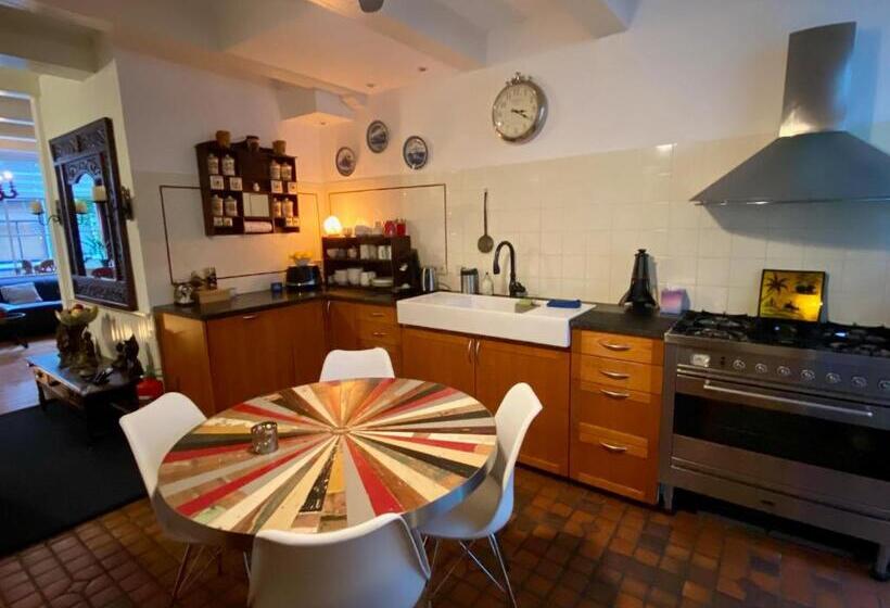 مبيت وإفطار Amsterdam Barangay