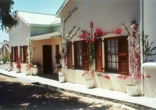 Majatalo Bougain Villa Guesthouse