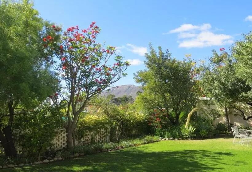 Majatalo Bougain Villa Guesthouse