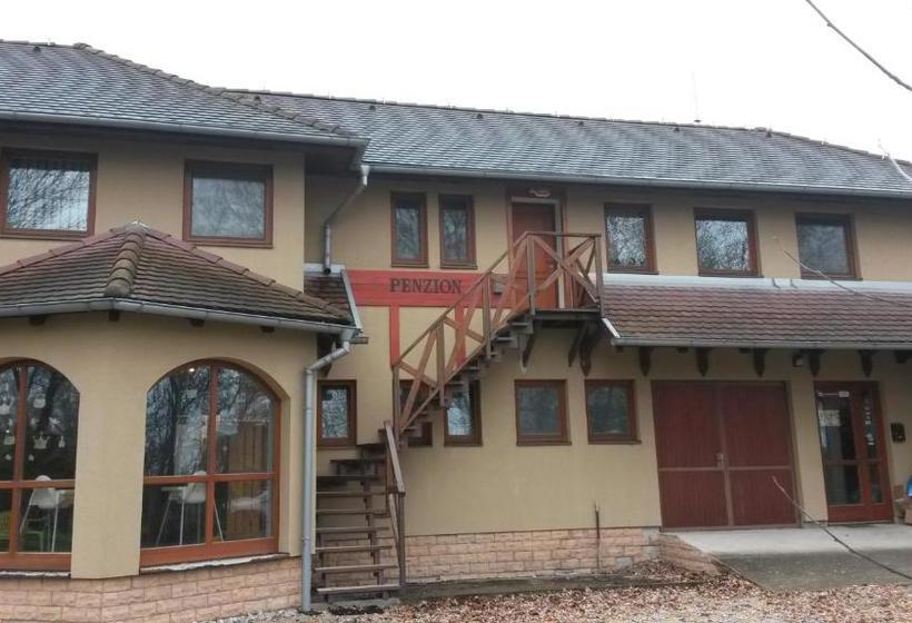 ペンション Guest House Meat Heads Pub