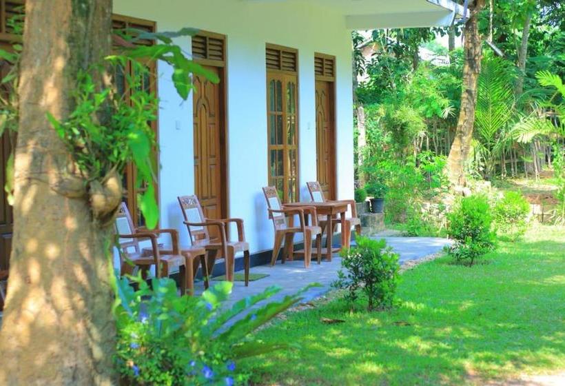 펜션 Medawatta Villa