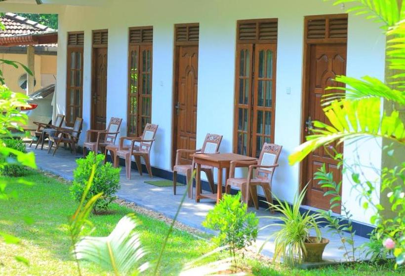 펜션 Medawatta Villa