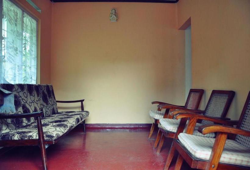 펜션 Medawatta Villa