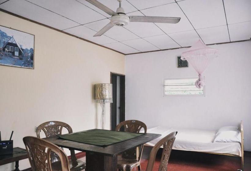 펜션 Medawatta Villa