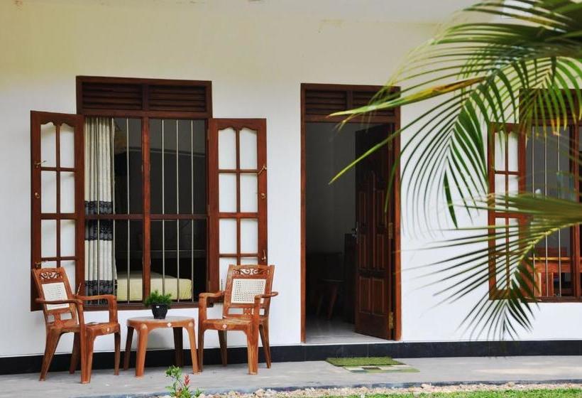 펜션 Medawatta Villa