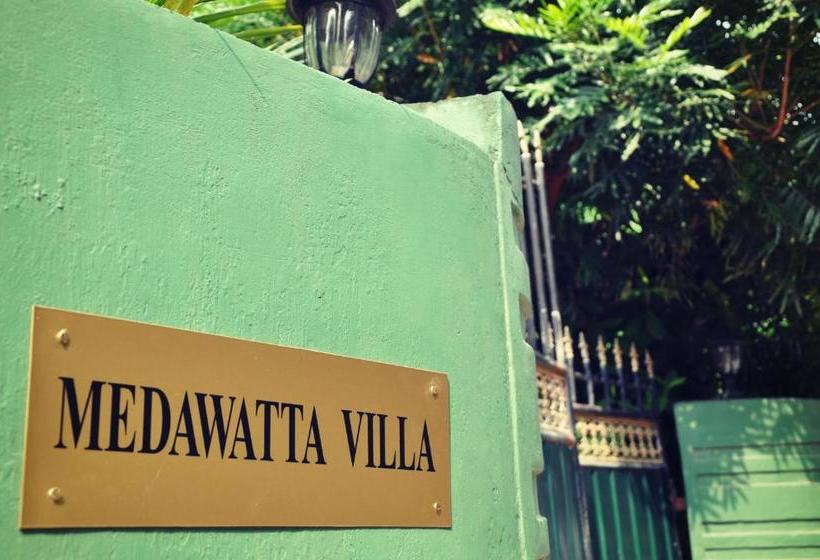 펜션 Medawatta Villa