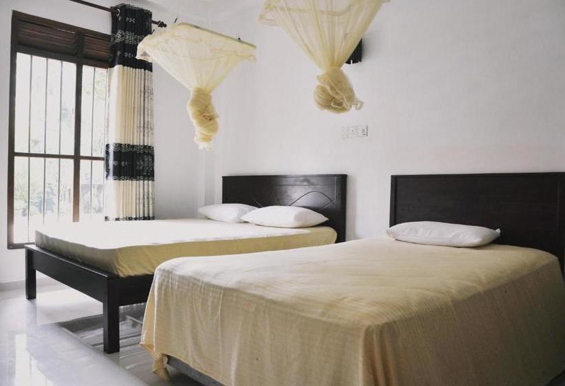 펜션 Medawatta Villa