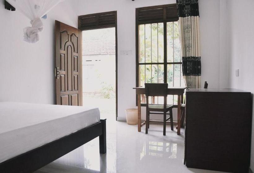 펜션 Medawatta Villa